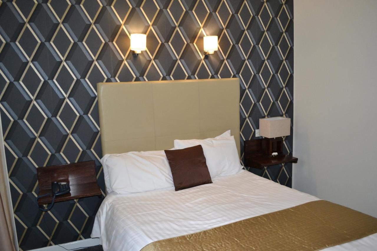The White House Hotel Telford Esterno foto