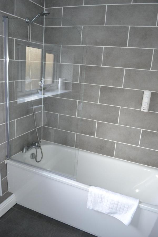 The White House Hotel Telford Esterno foto
