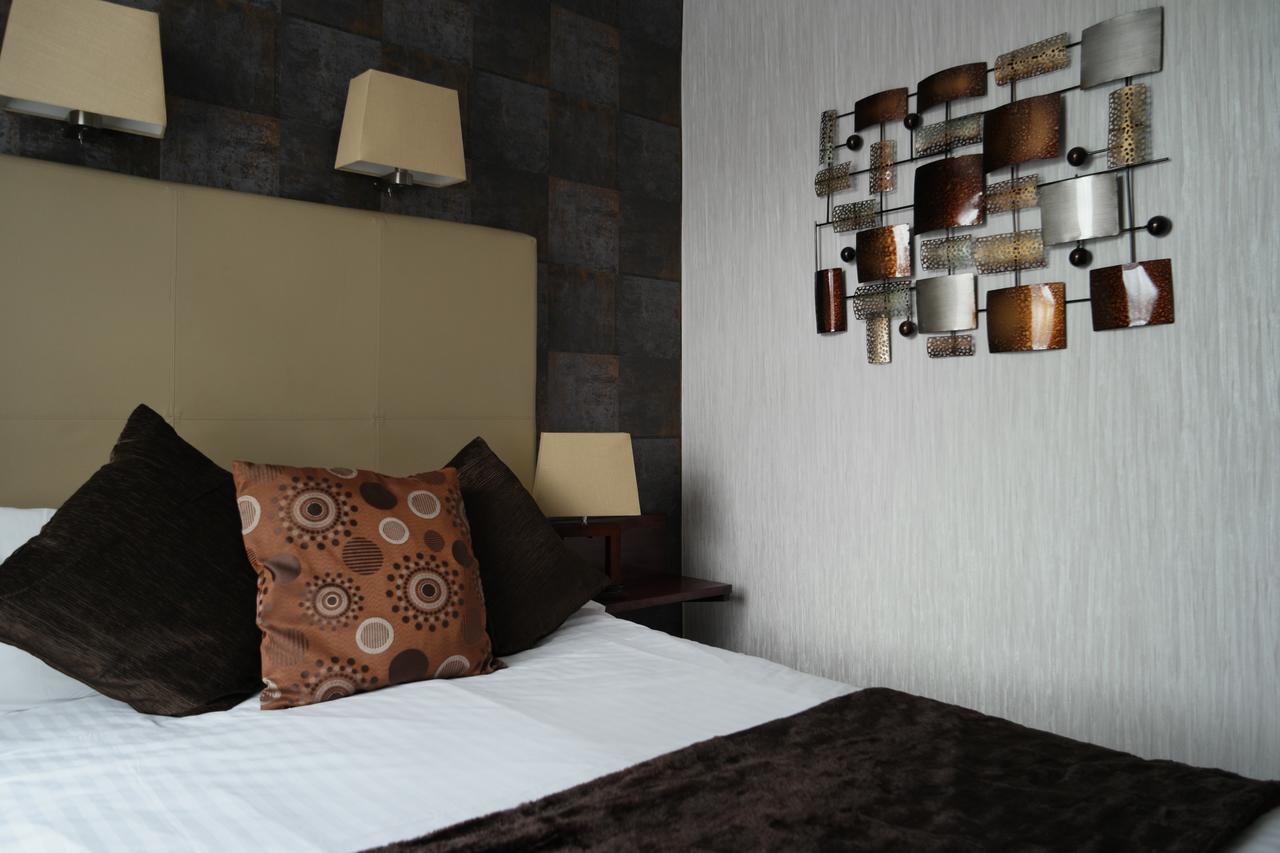 The White House Hotel Telford Esterno foto