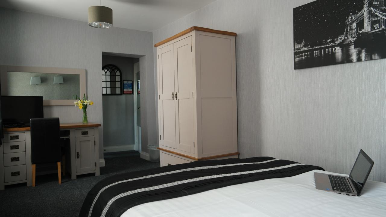The White House Hotel Telford Esterno foto