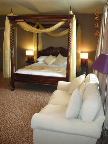 The White House Hotel Telford Esterno foto